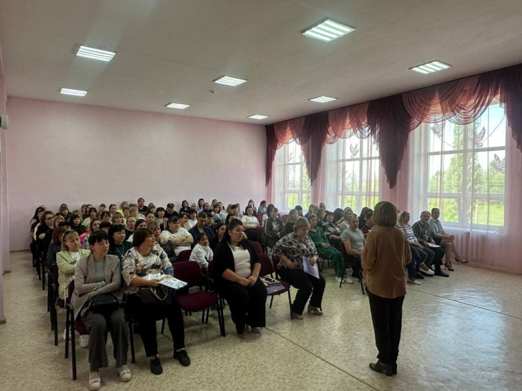 17 мая 2025 года в школе состоялось итоговое общешкольное родительское собрание, на котором традиционно были рассмотрены актуальные вопросы в преддверии летних каникул..