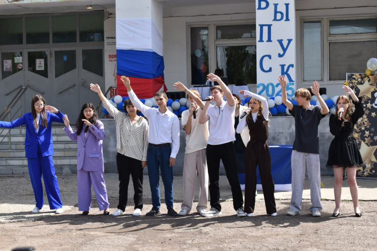 28 июня состоялось торжественное вручение аттестатов ребятам 11 и 9-х классов!.