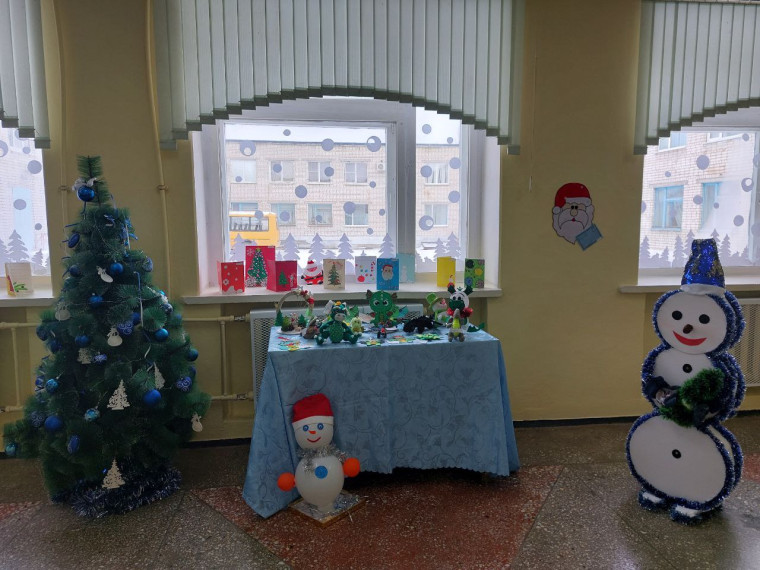 В преддверии праздников в школе прошли новогодние конкурсы и выставки..