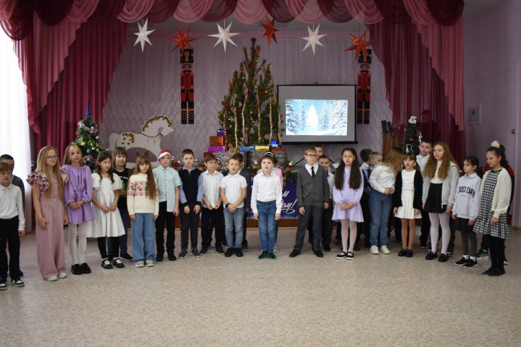 26 декабря ребята театральной студии «стиль жизни» показали сказку «Новогодние приключения» для учеников начальной школы..