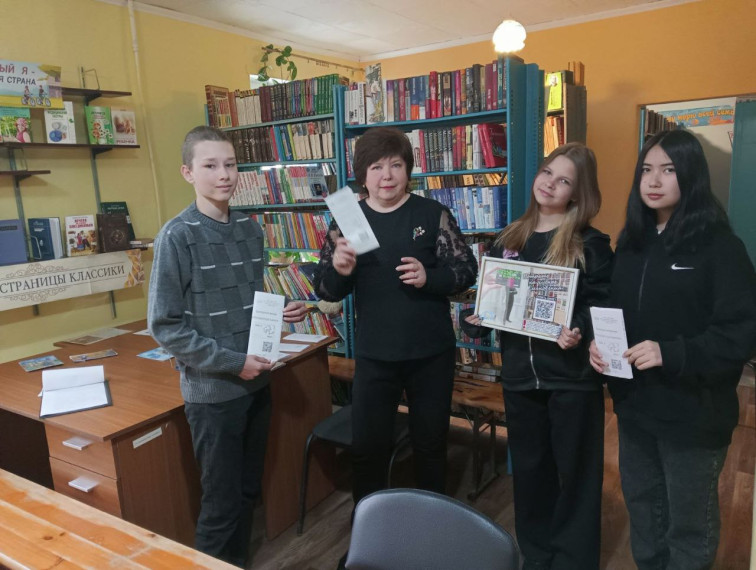 В рамках проекта «Разговоры о важном» сотрудник библиотеки Анна Миронова провела литературный час «Этот удивительный мир Гоголя» для учащихся 8а класса нашей школы..